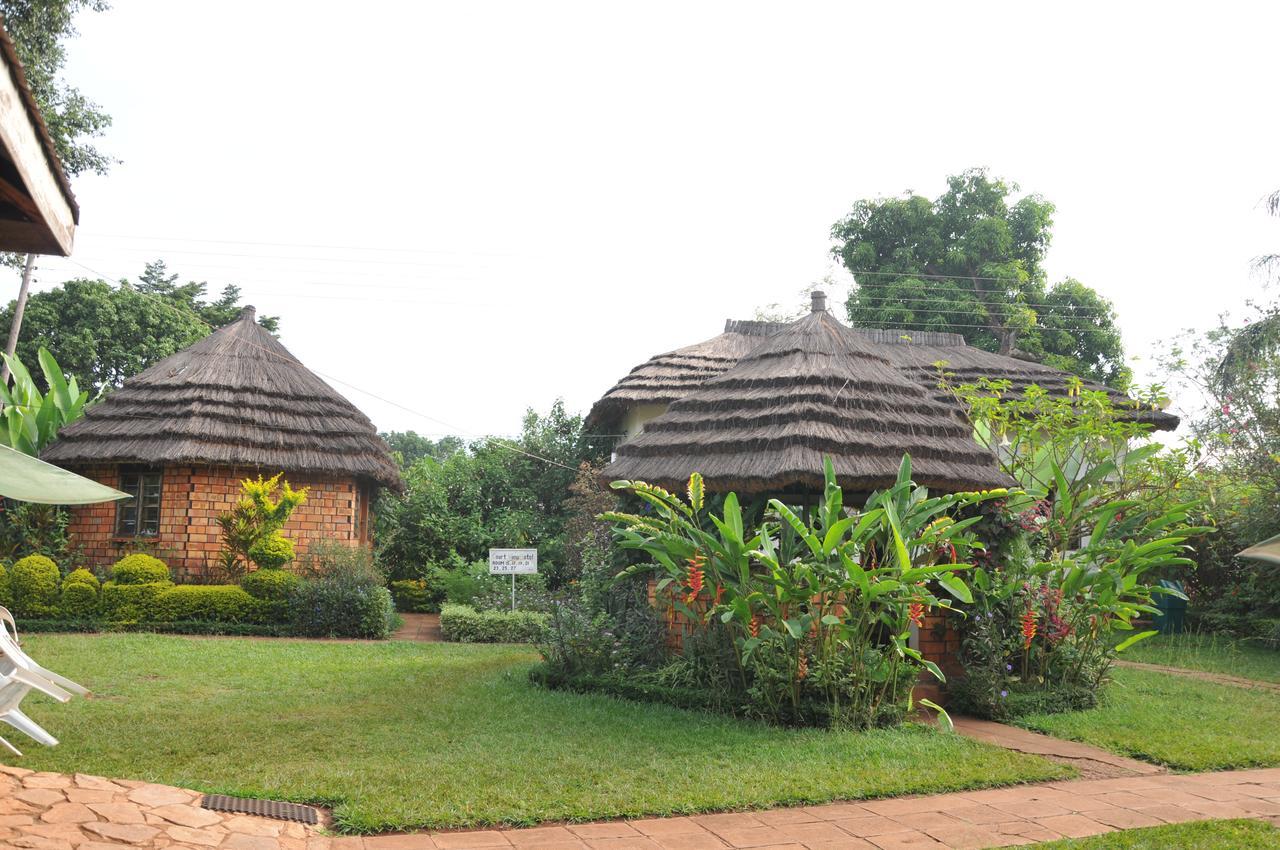 New Court View Hotel Masindi Exterior photo