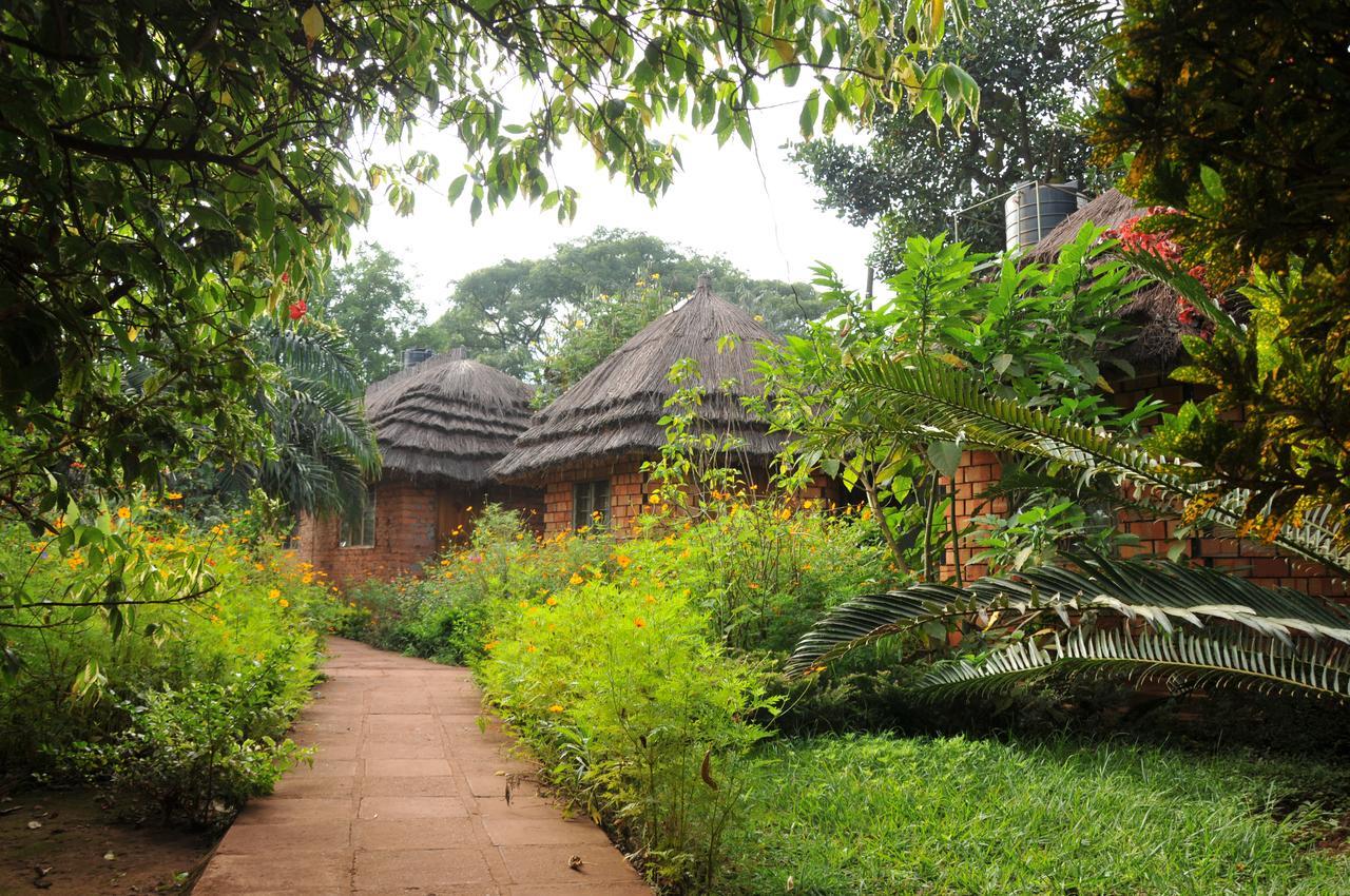 New Court View Hotel Masindi Exterior photo