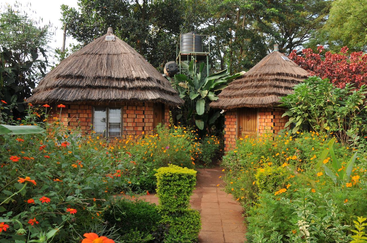 New Court View Hotel Masindi Exterior photo