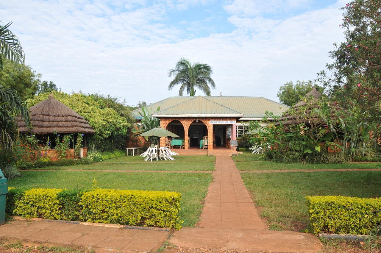 New Court View Hotel Masindi Exterior photo