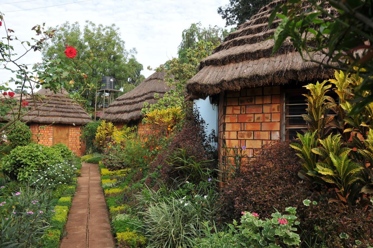 New Court View Hotel Masindi Exterior photo