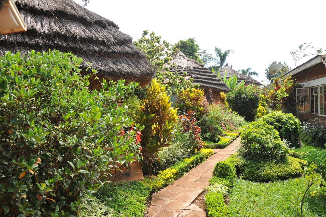 New Court View Hotel Masindi Exterior photo