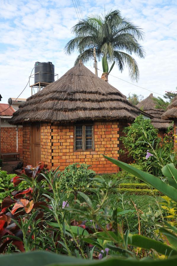 New Court View Hotel Masindi Exterior photo