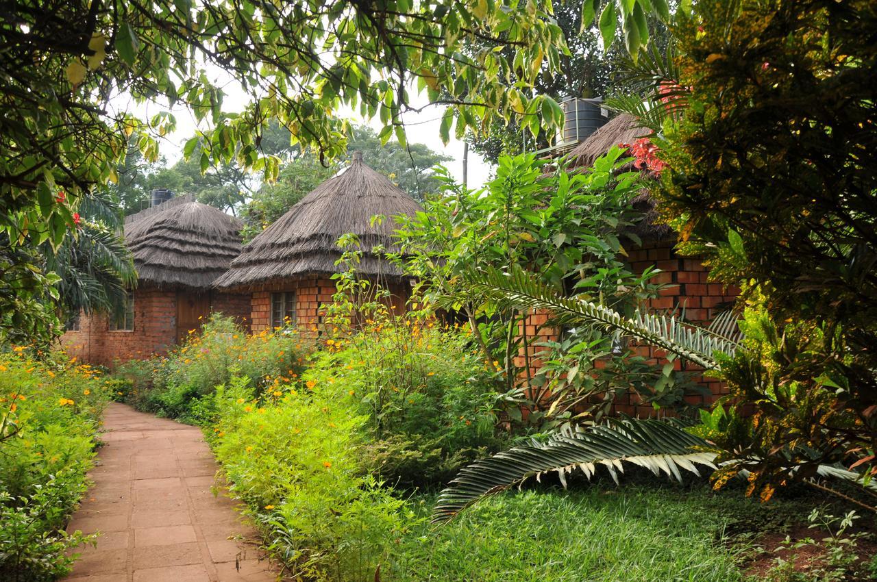 New Court View Hotel Masindi Exterior photo