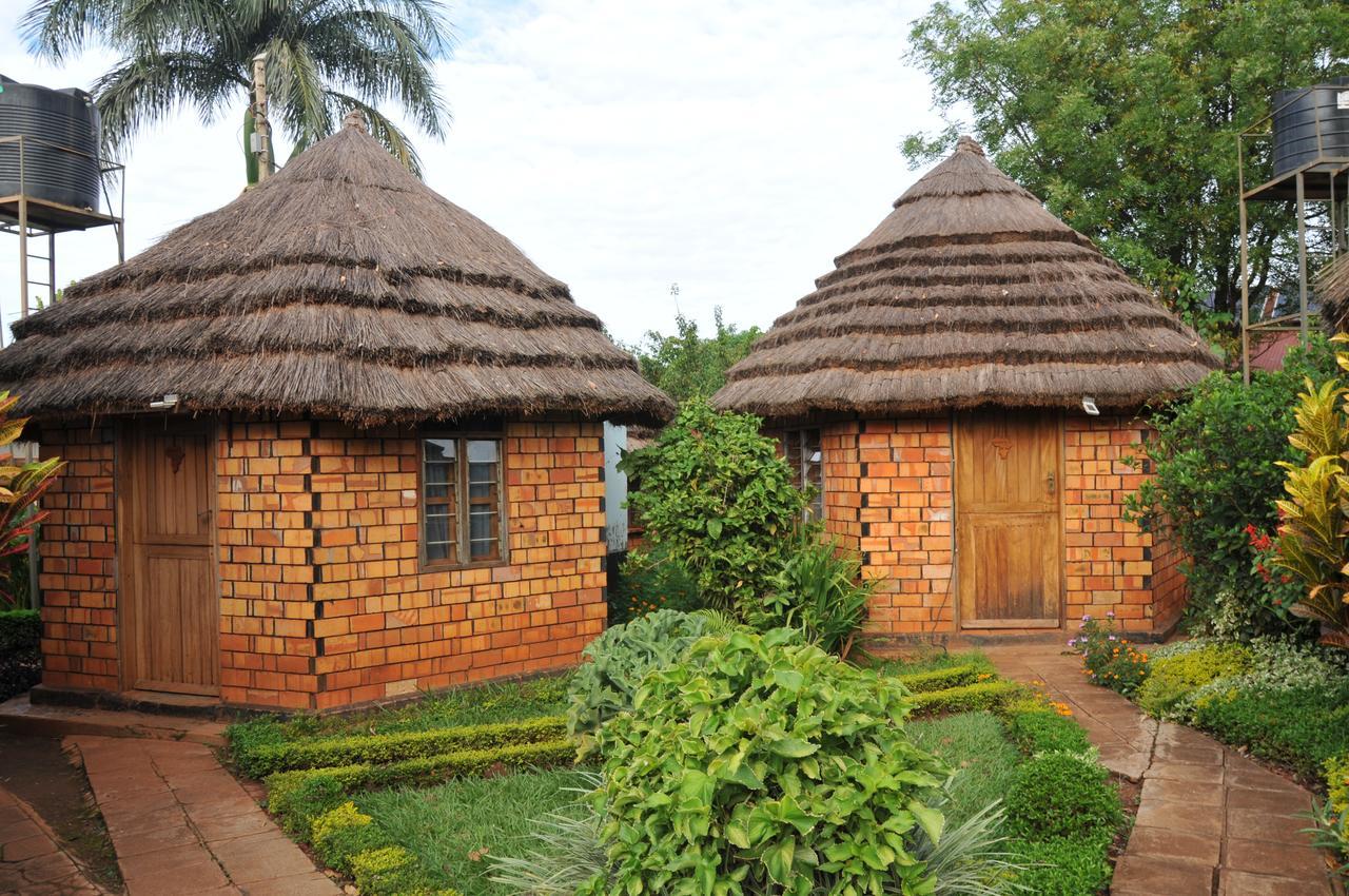 New Court View Hotel Masindi Exterior photo