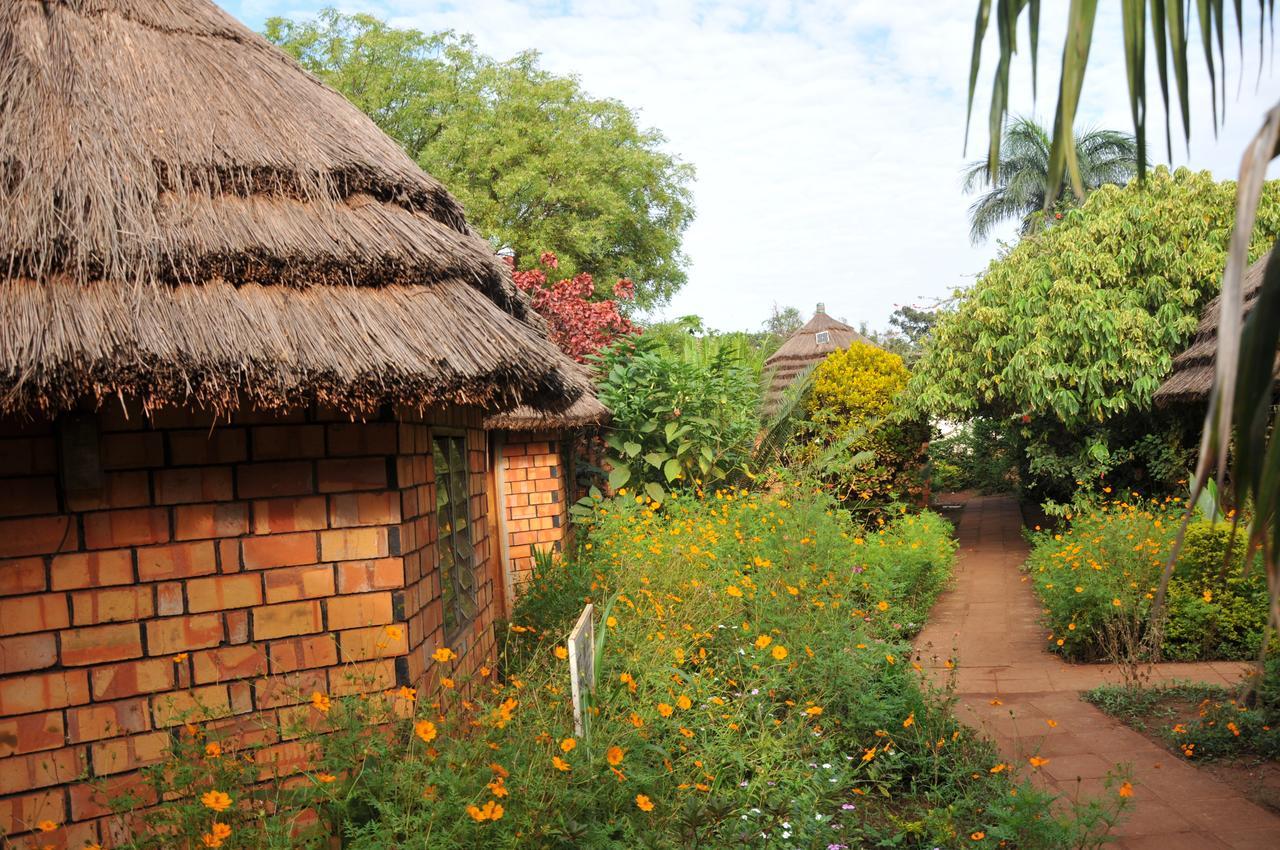 New Court View Hotel Masindi Exterior photo