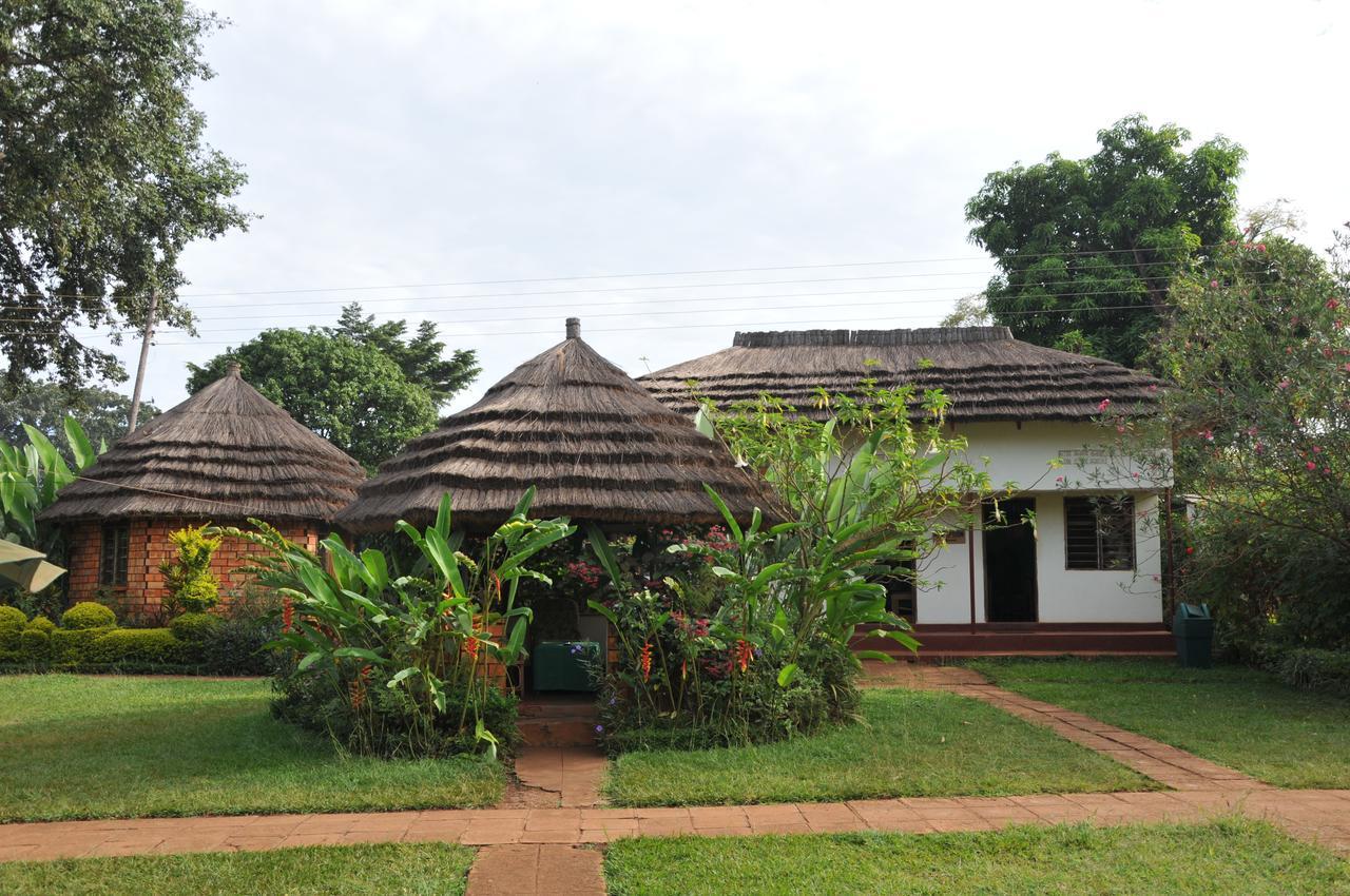 New Court View Hotel Masindi Exterior photo