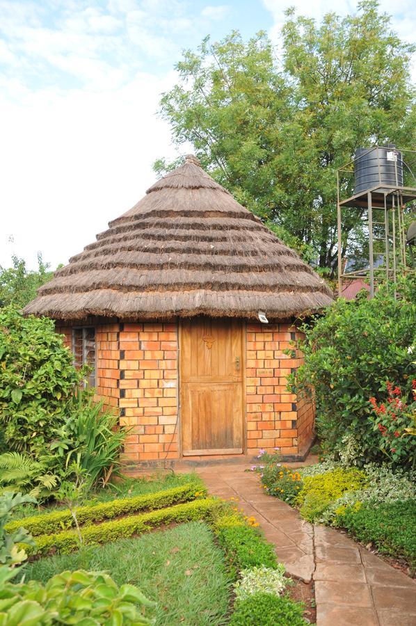 New Court View Hotel Masindi Exterior photo