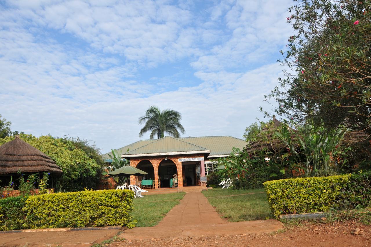 New Court View Hotel Masindi Exterior photo