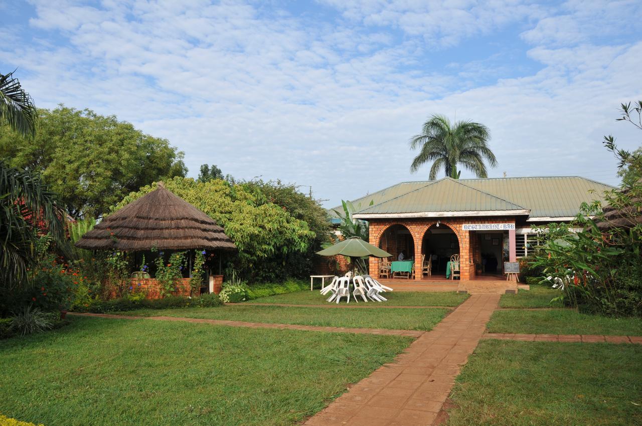 New Court View Hotel Masindi Exterior photo