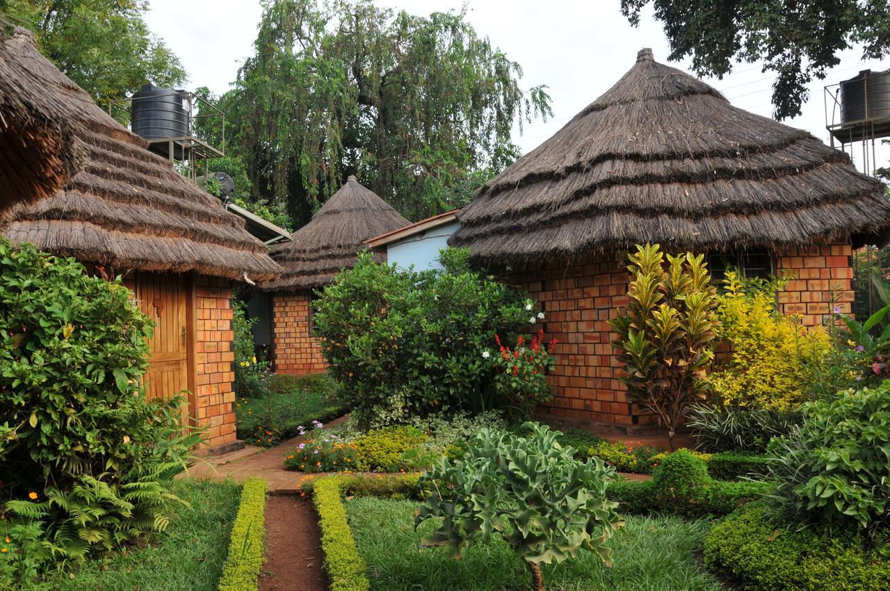 New Court View Hotel Masindi Exterior photo